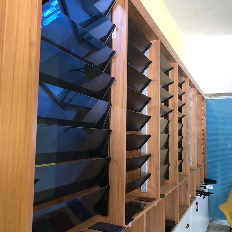 Ventana de aluminio con cuchillas de vidrio ajustable