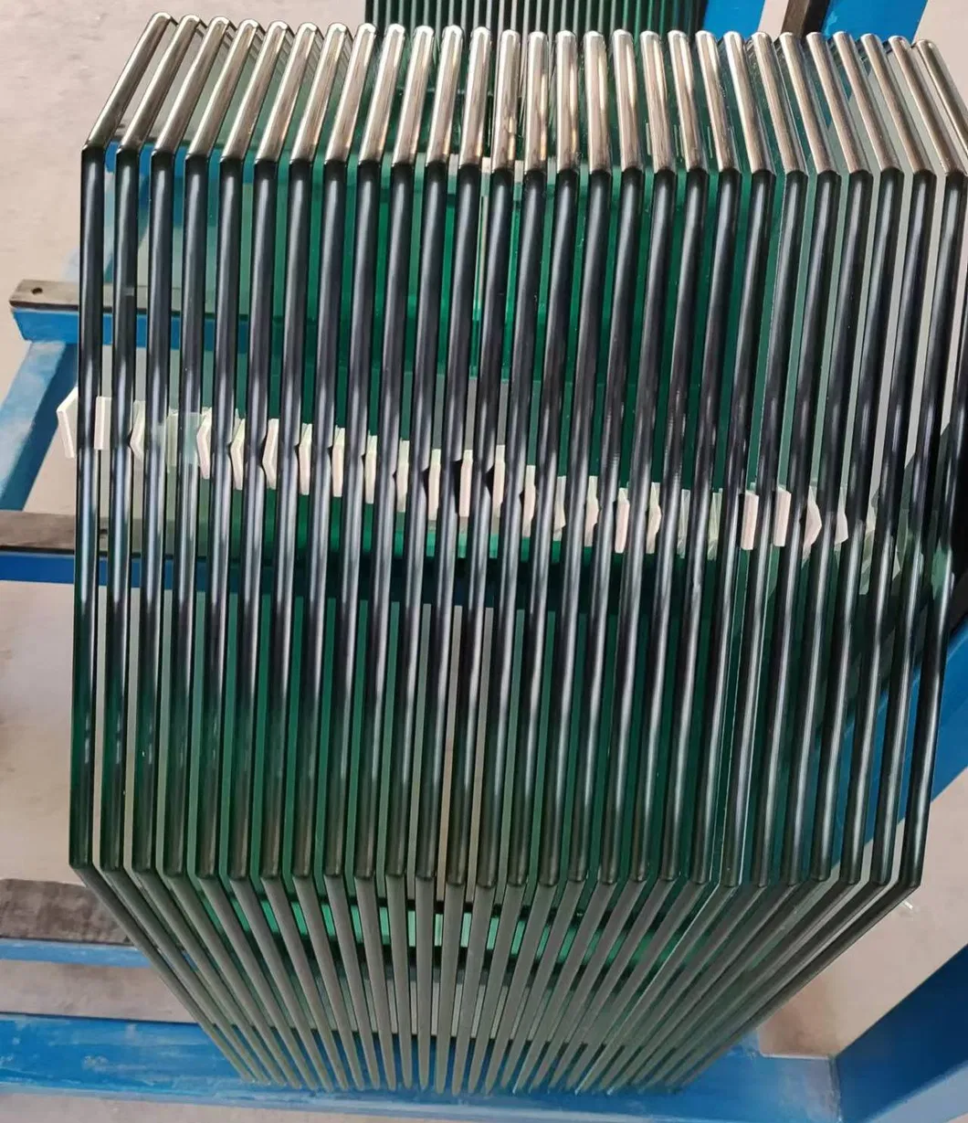 L&aacute;piz de vidrio templado curvado extra claro bordes y ranuras pulidos planos