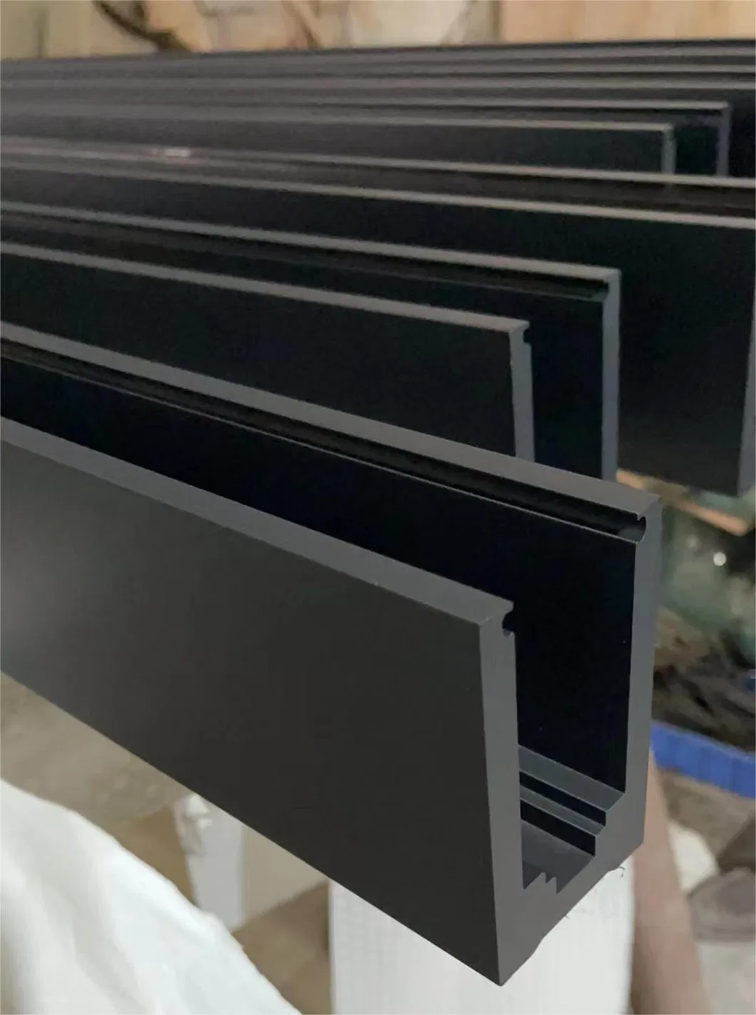 Venta caliente Venta de aluminio Curvado Balustrada hecha a medida U Perfil de canal