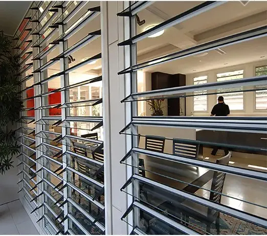 Ventana de aluminio con cuchillas de vidrio ajustable